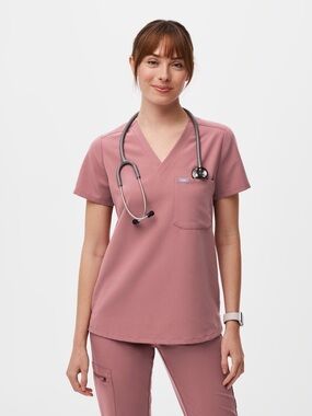 Slim Catarina One Pocket Scrub Top in Mauve | FIGD